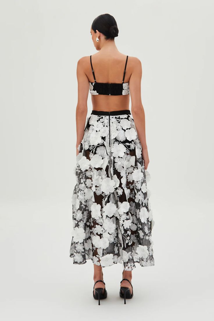 Saia Midi em Tule Bordado com Cós Médio
