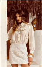 CAMISA COM DETALHE EM CROCHE