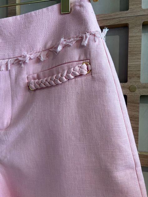 SHORTS COM DETALHE EM TRANÇA