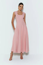Vestido Midi com Barbatana Cintura e Recorte