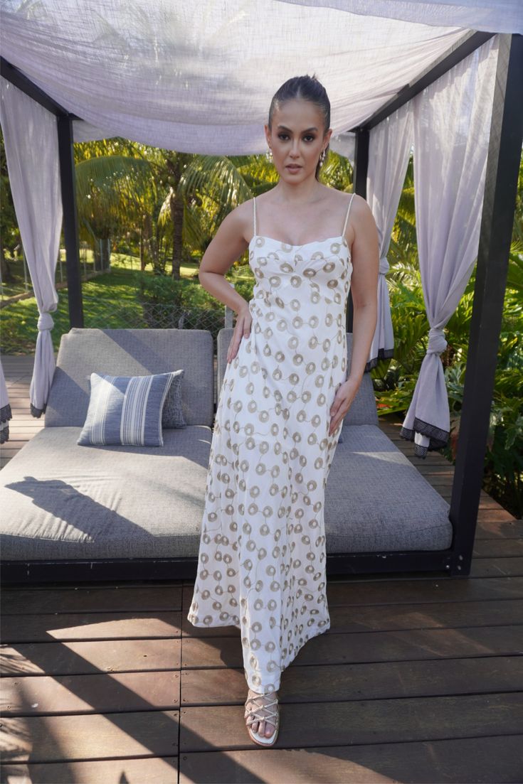 VESTIDO LONGUETE COM RECORTE NO BUSTO ALÇA TORCIDA