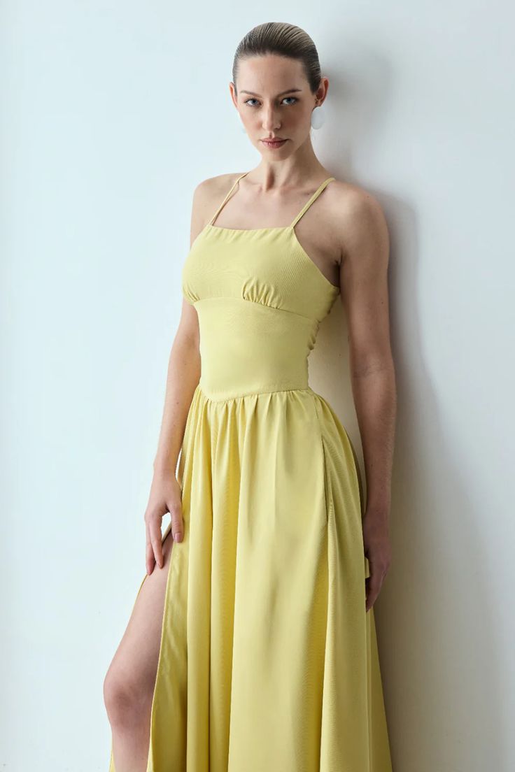 VESTIDO MIDI ACINTURADO DECOTE