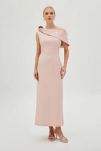 VESTIDO MIDI ESTRUTURADO COM DECOTE DIAGONAL