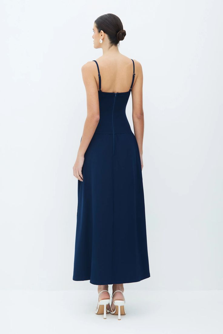 Vestido Midi com Abertura no Corpo