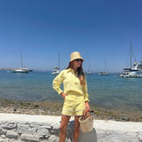 AMARELO