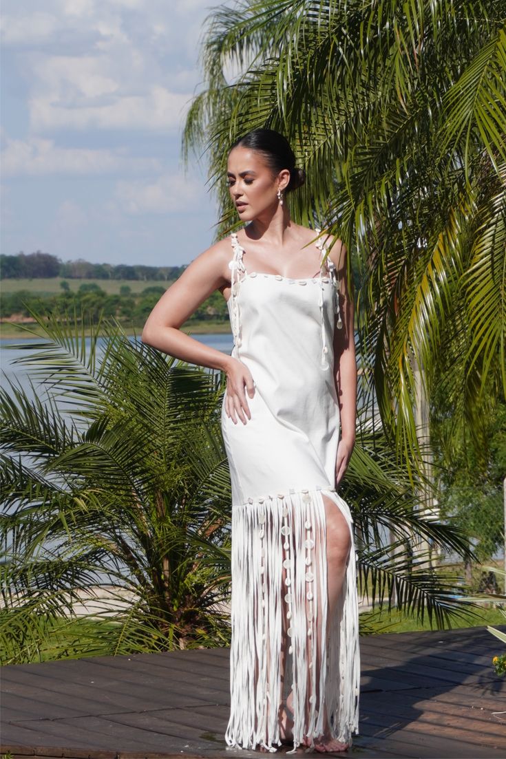 VESTIDO DE FRANJAS DE LINHO COM BORDADO