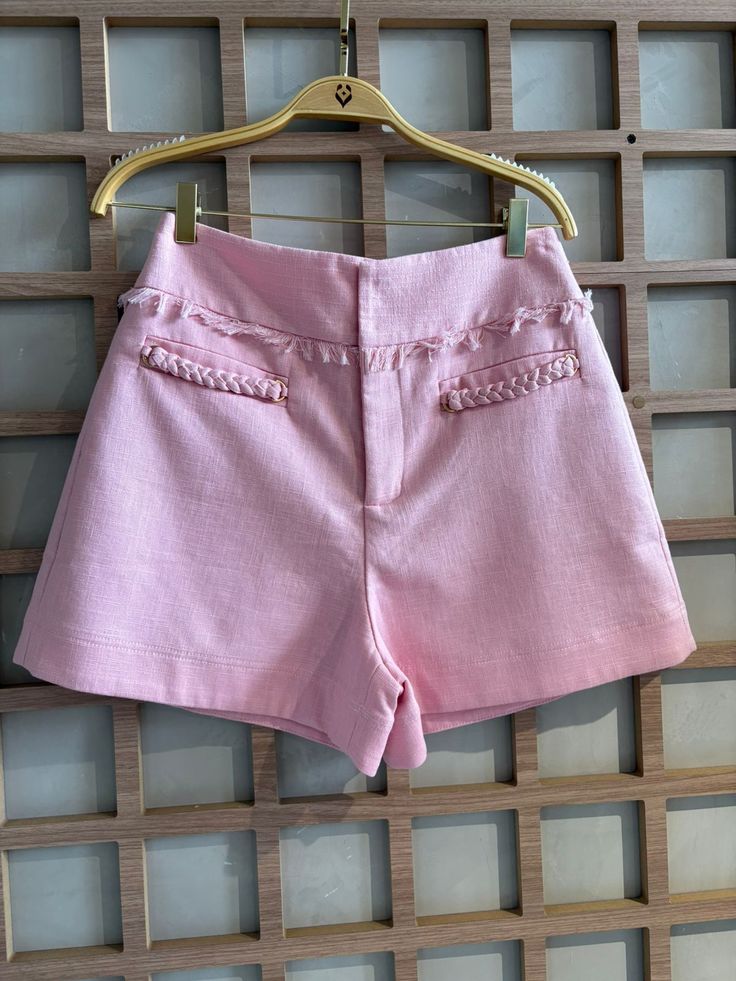 SHORTS COM DETALHE EM TRANÇA