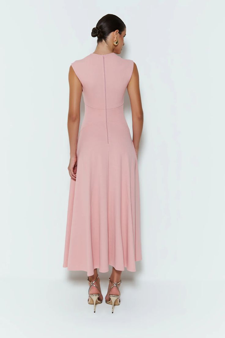 Vestido Midi com Barbatana Cintura e Recorte