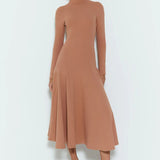 VESTIDO MIDI GOLA ALTA COM BARRA AMPLA