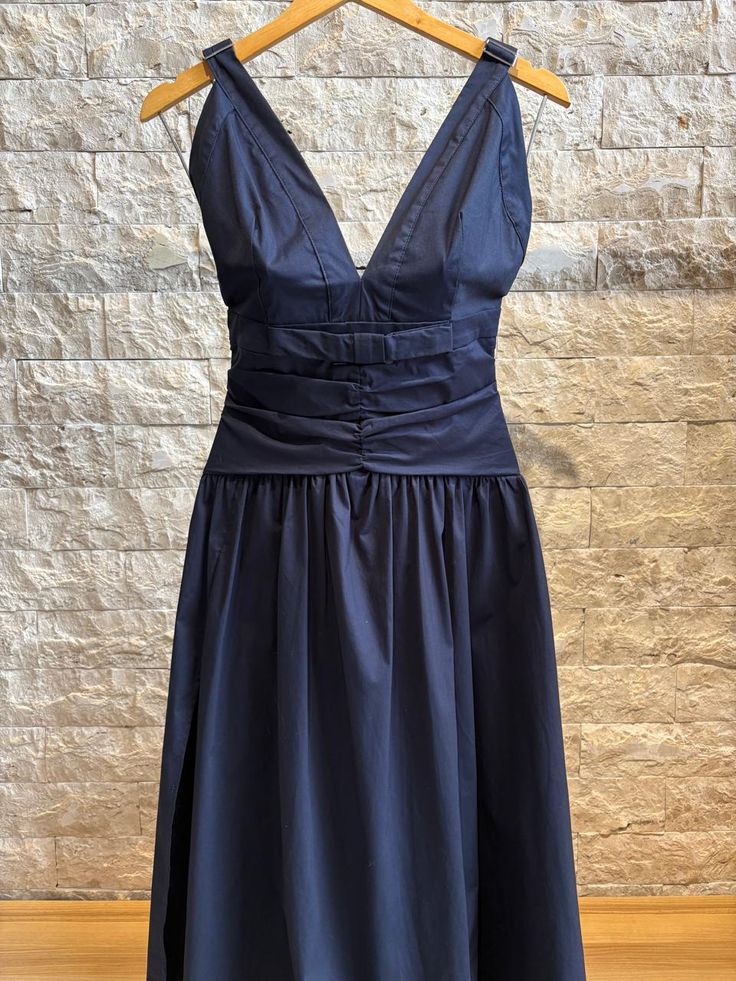 VESTIDO MIDI FRANZIDO FRENTE E COSTAS DETALHE