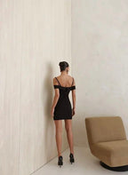 Vestido Curto Detalhe Ombro Preto