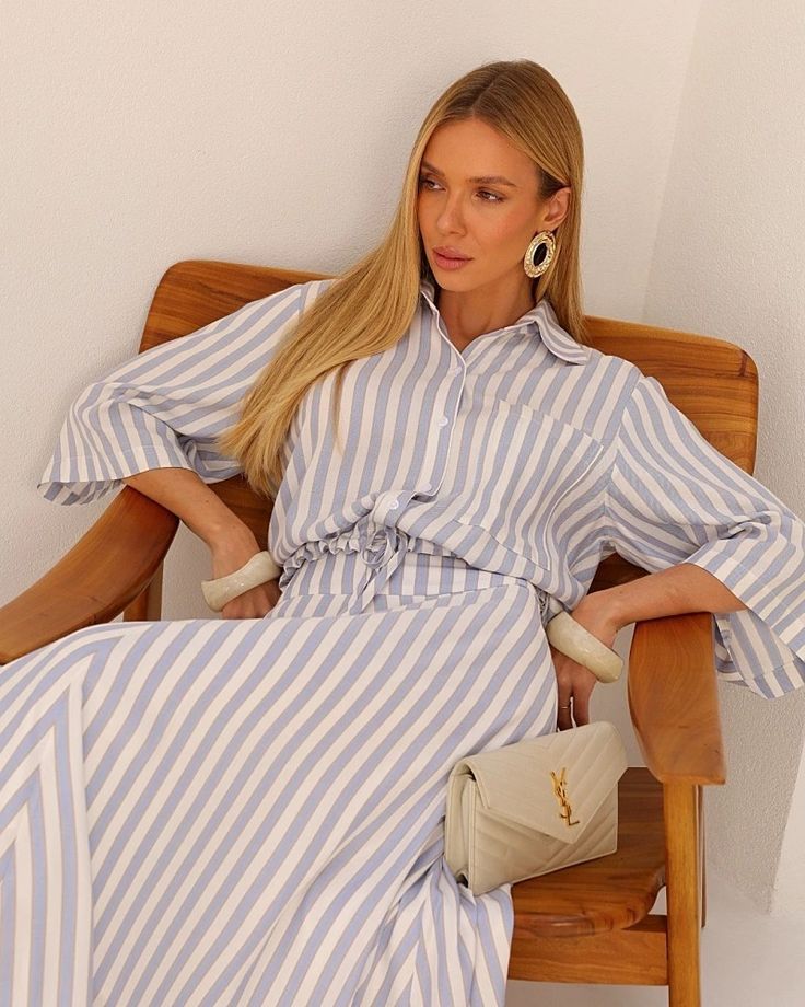 CONJ. CAMISA E SAIA EVASE MIDI LISTRADA