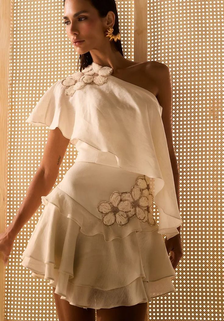 SAIA CURTA COM FLORES